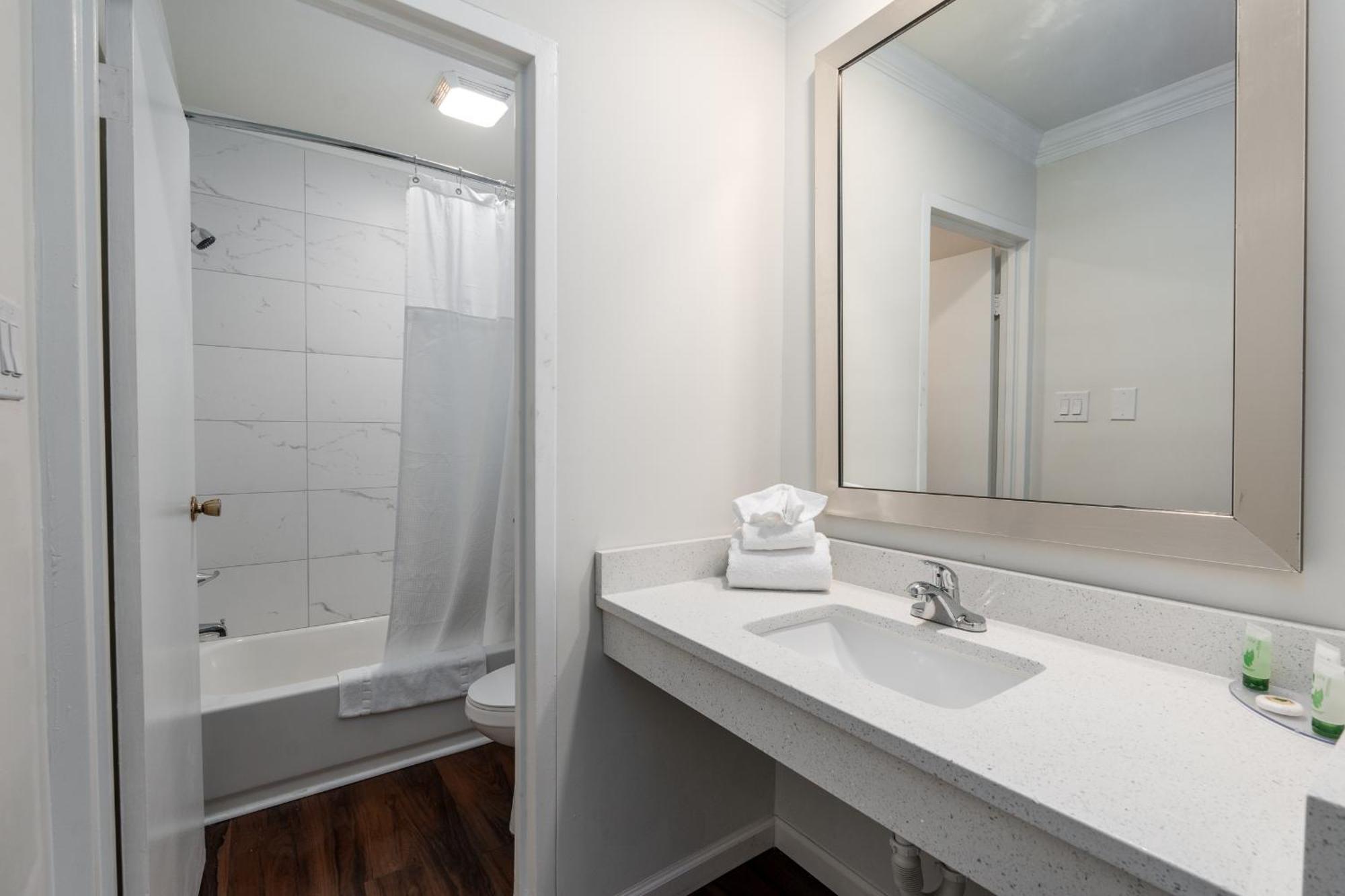 Crewe Boutique Inn מראה חיצוני תמונה