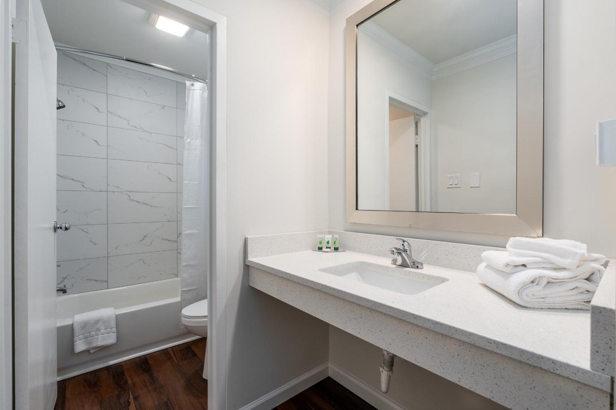 Crewe Boutique Inn מראה חיצוני תמונה